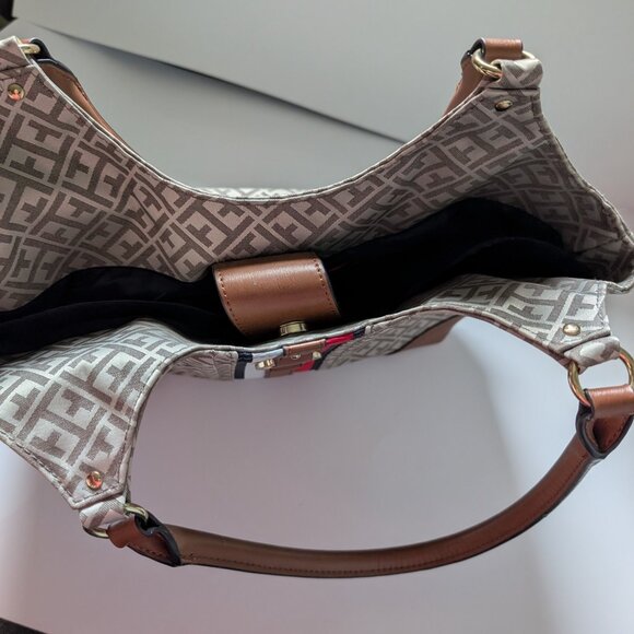 Tommy Hilfiger Tote Bag, Logo Print in khaki with brown faux leather details - Picture 6 of 10